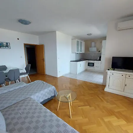 Apartman Lo *